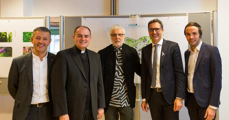 Projektvorstellung mit Bürgermeister Peter Brunner, Bischof Ivo Muser, André Heller, Landeshauptmann Arno Kompatscher und Landesrat Philipp Achammer.